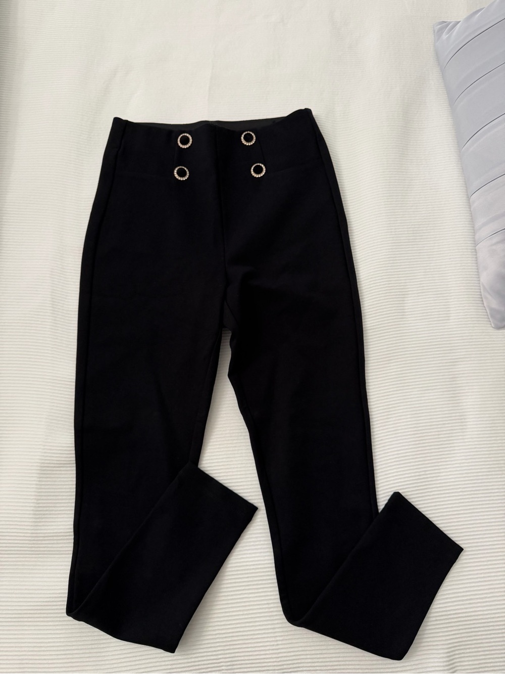 Zara Classic Black High-Waist Button legging pants